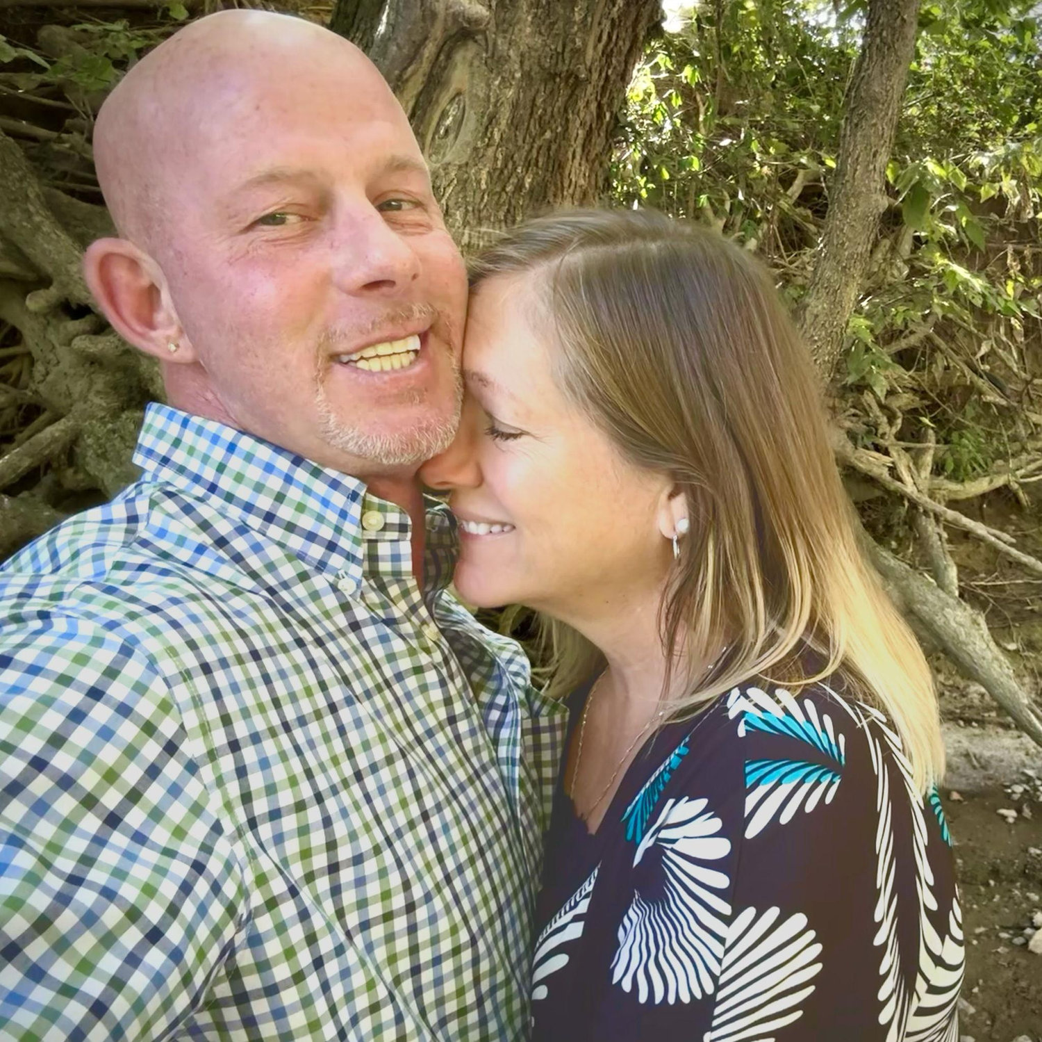 James's favorite photo of all time. He was hamming it up and Sarah leaned into his chin, laughing. It was completely impromptu but one of the best pics we captured that day.