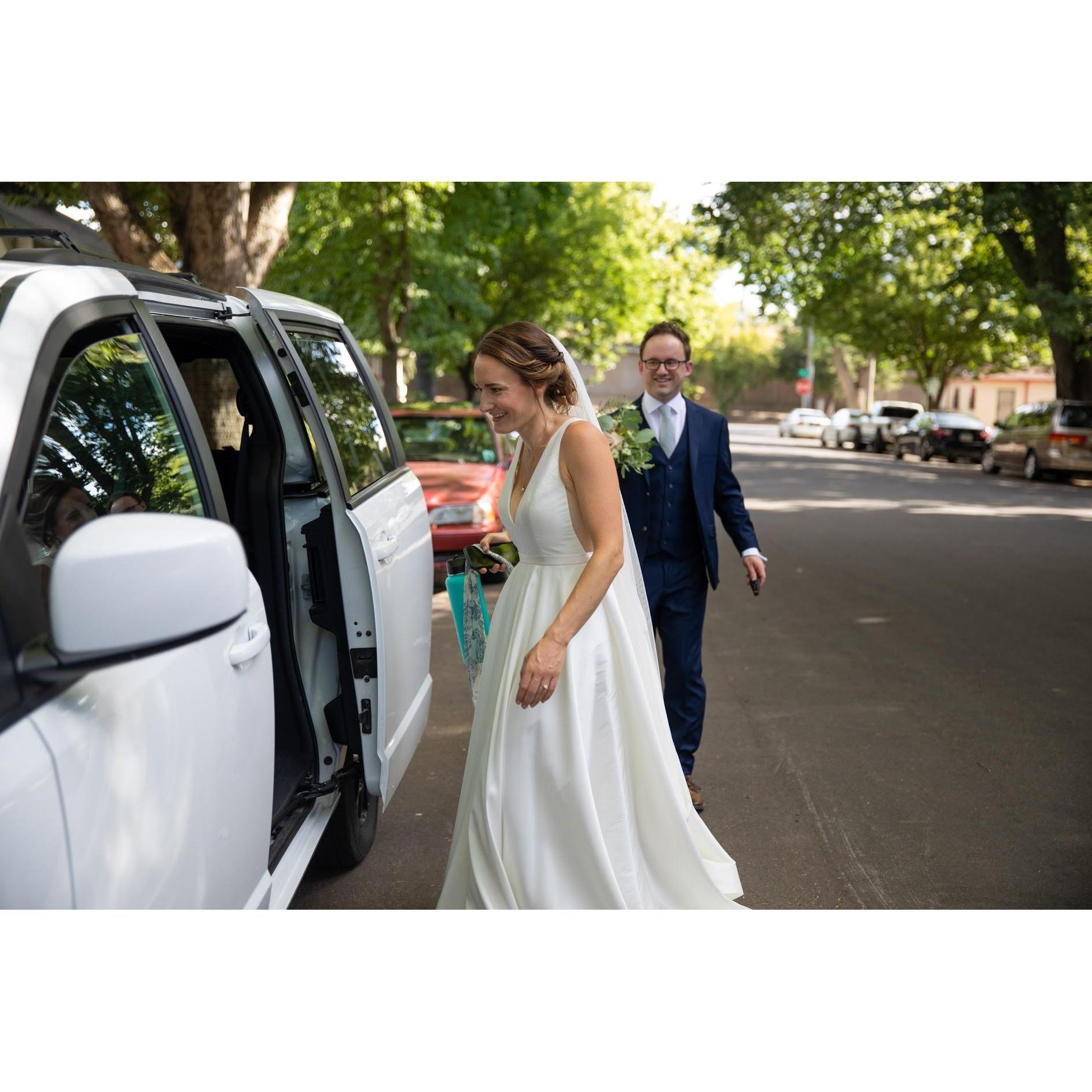 Rachel & Steve loading into their super special wedding day mini van pre ceremony