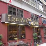 Lyon's Pub