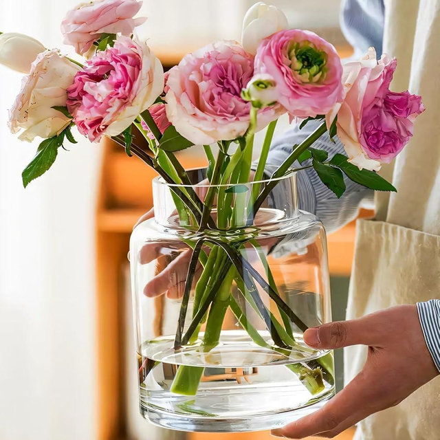 KOIUEYW Clear Vases for Centerpieces, 7 Inch Large Vase Glass Flower Vases for Bouquet, Glass Vases Home Decor Modern Jarrones Decorativos for Wedding Living Room Dining Table Office