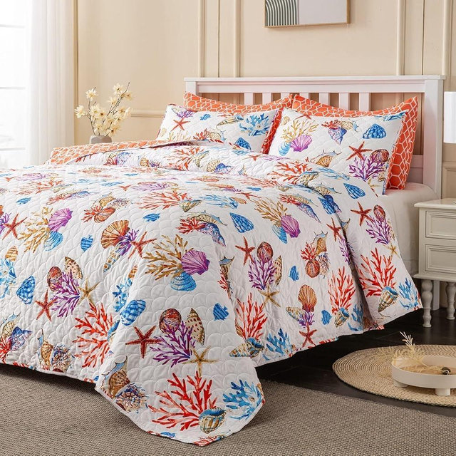 Mooreeke 3 Pieces Quilt Set Queen/Full Size Ocean Theme Coastal Bedspread with 2 Shams Lightweight Beach Bedding Nautical Coverlet Set Seashell Conch Starfish Bed Cover All Season 90 x 90 Inches