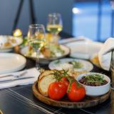 Dining & Nightlife