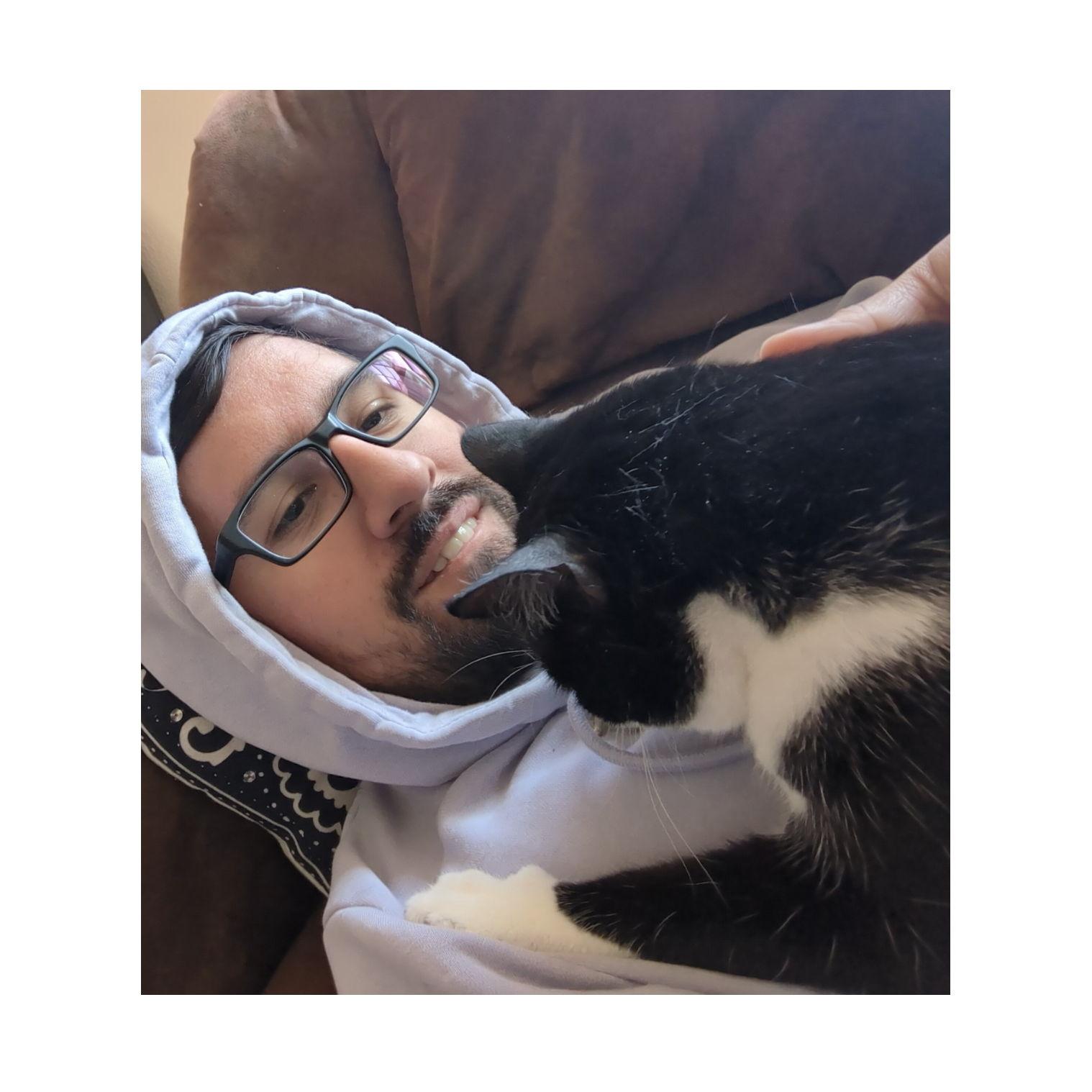 When Felipe first moved in with Sarah they found out that he was allergic to cats - Ah! Felipe's love for Sarah helped him to endure the allergies and he's now built up a tolerance to the miauita!