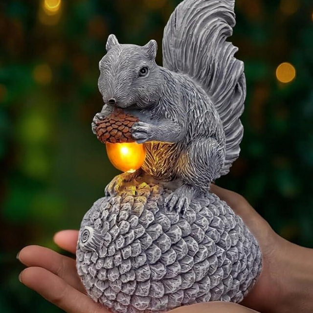 Norvylume Solar Garden Statue – Hand-Painted Resin Squirrel on Pinecone with Glowing LED Acorn – Charming Yard, Patio & Balcony Decor – Gift for Mom, Grandma & Garden Lovers