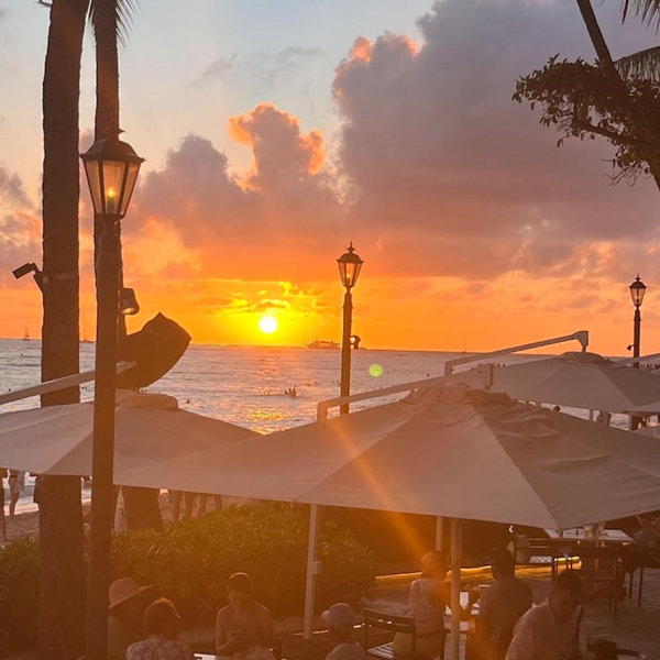 Dinner at the Beach House on Honolulu