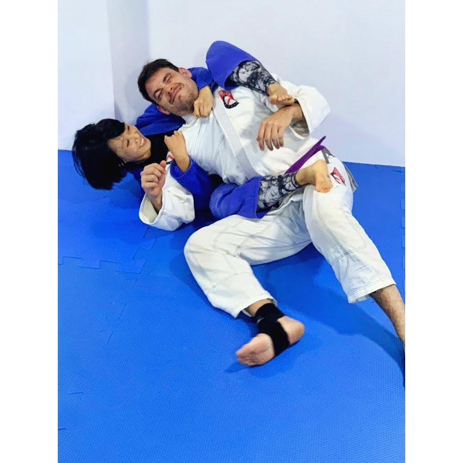 Training together has always been a blast, especially those moments when she manages to submit him… but only when he lets her. 😉🥋