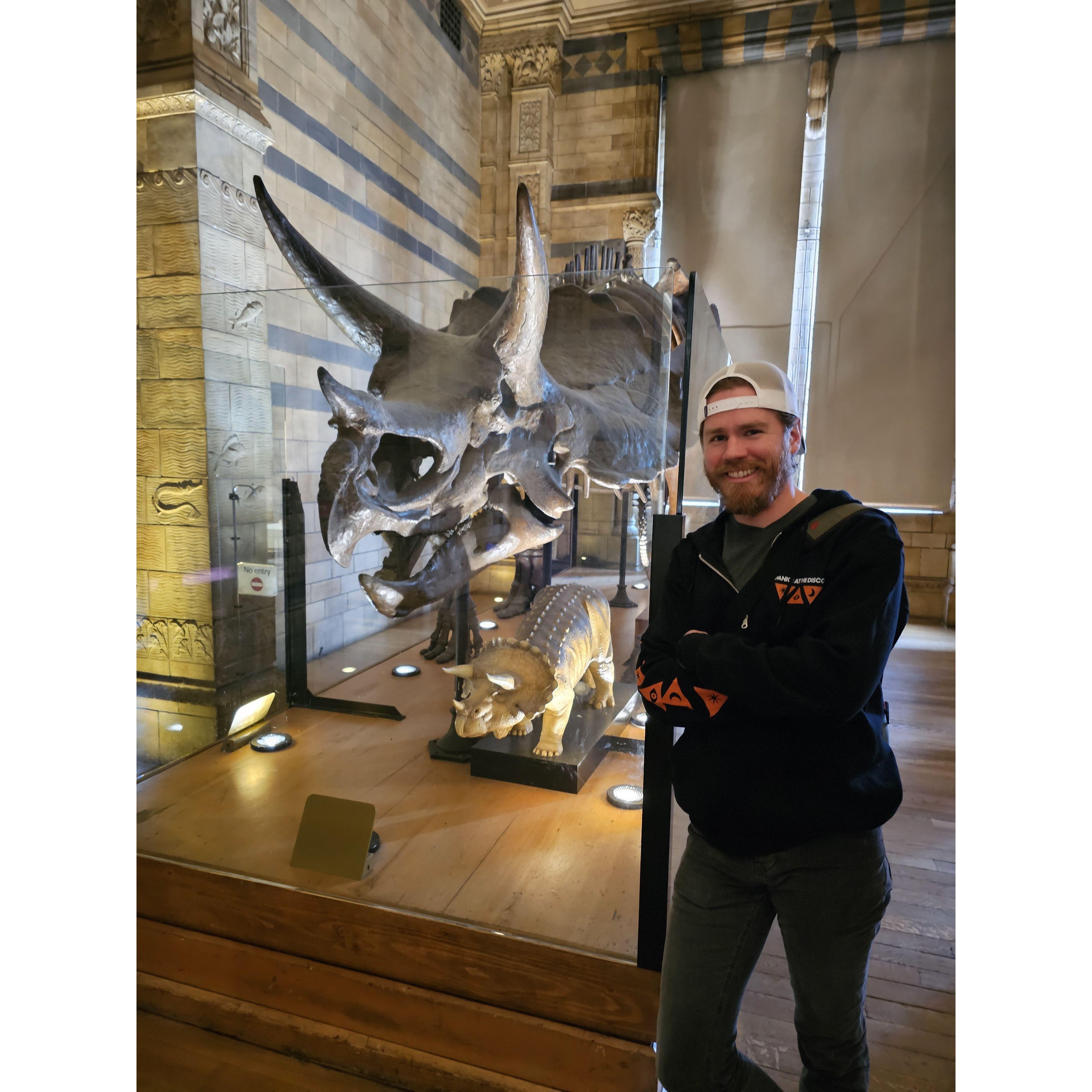 Getting a picture with one of Stephen's relatives. They're probably cousins with how close in age they are.
#LondonFeb2023