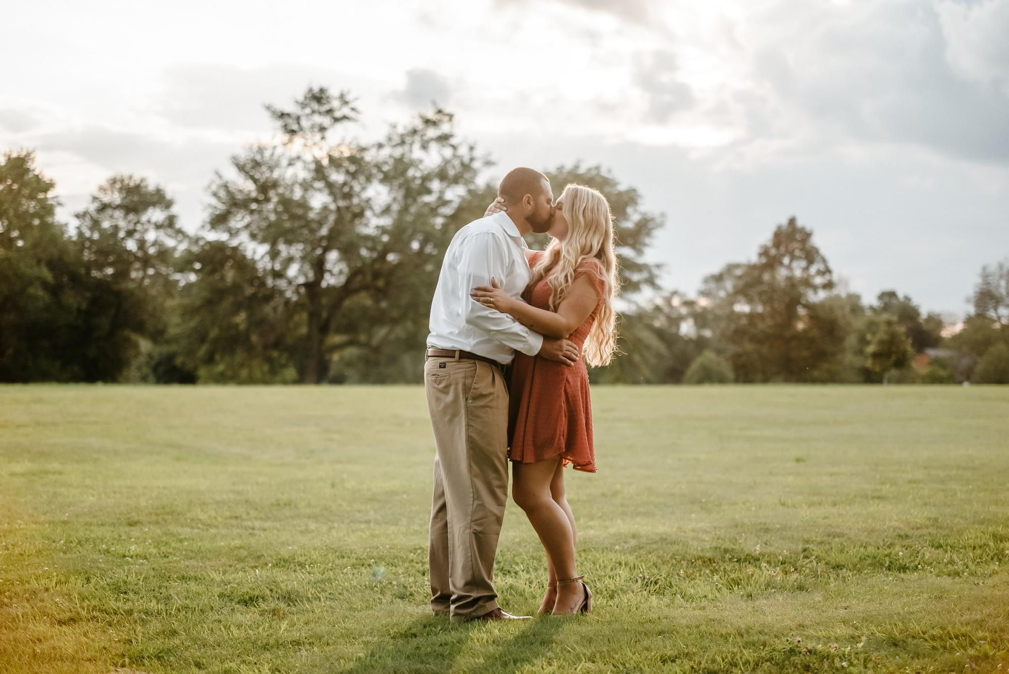 So kiss me
And smile for me