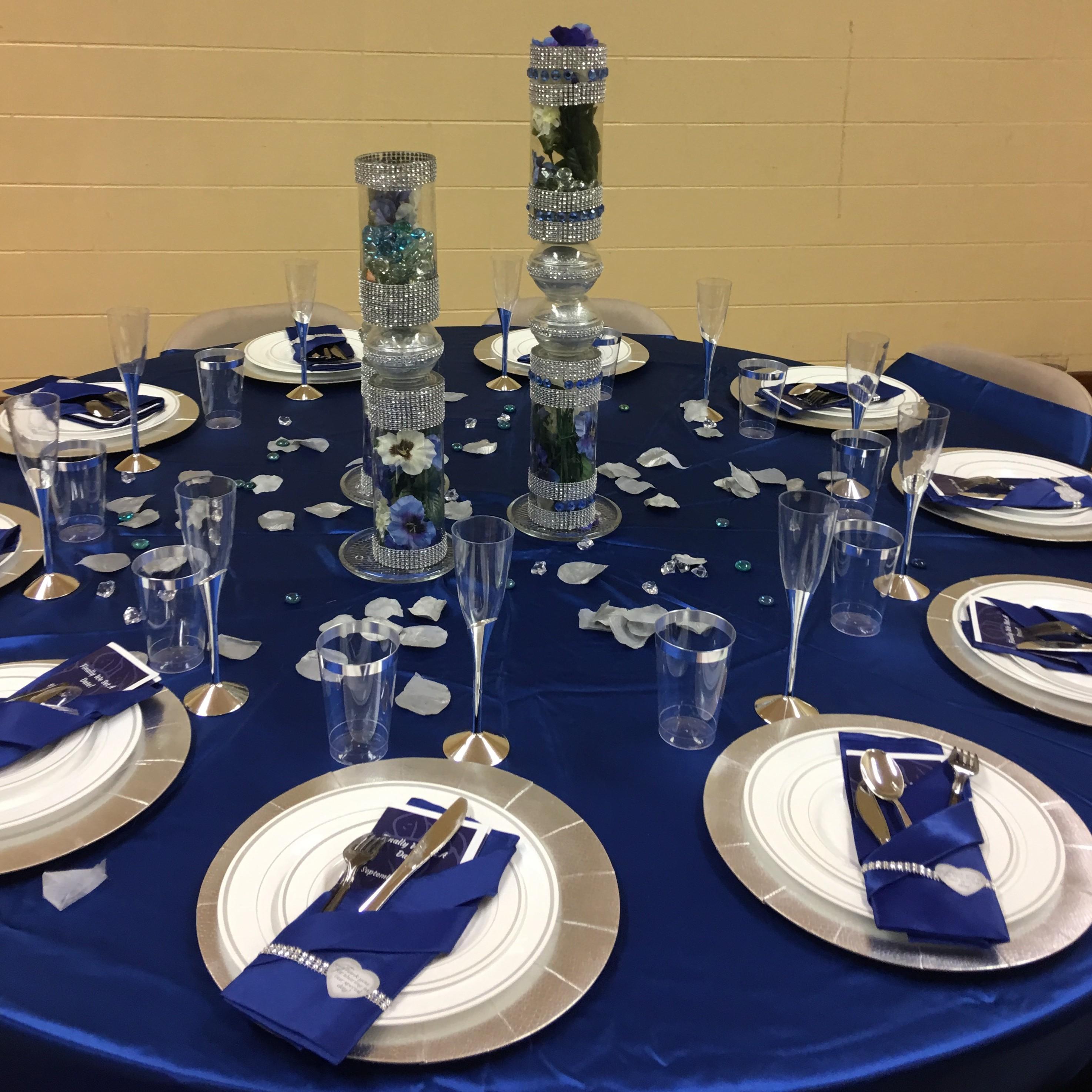 Guests table was looking fab-tastic with the royal blue