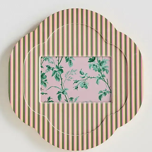 Pattern Drench Frame