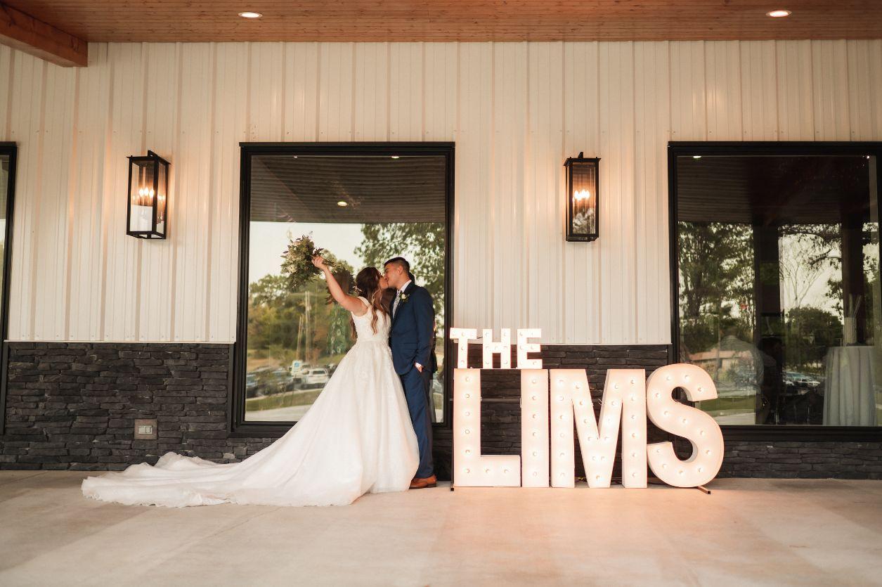 The Venue at Oakdale | Wedding Venues | Cost, Reviews \u0026 Photos | Zola, image size:1255x835