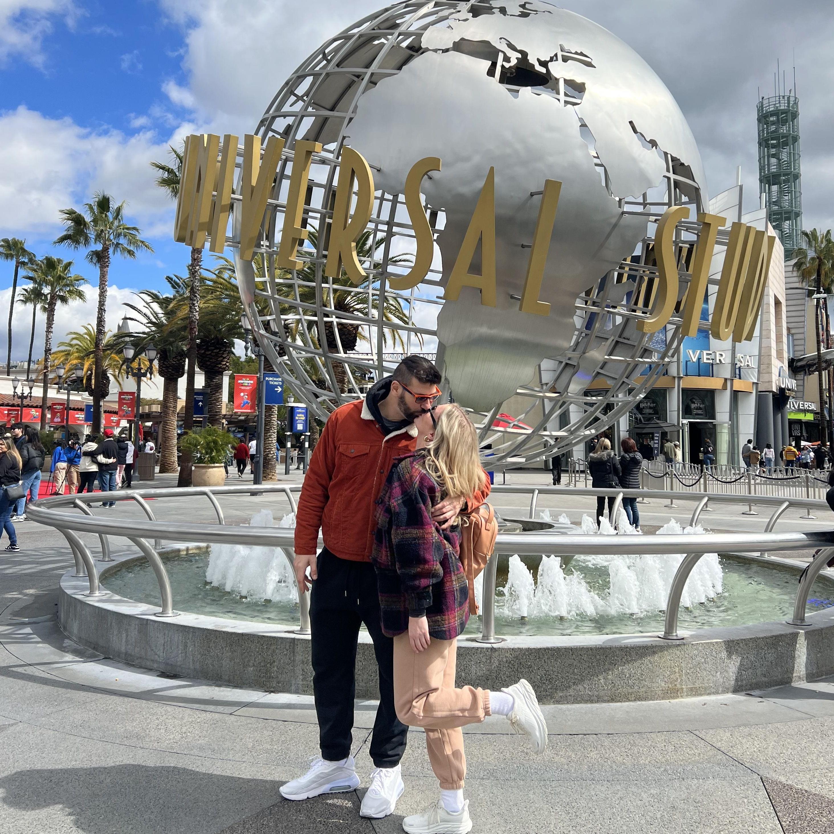 Biiig theme park couple