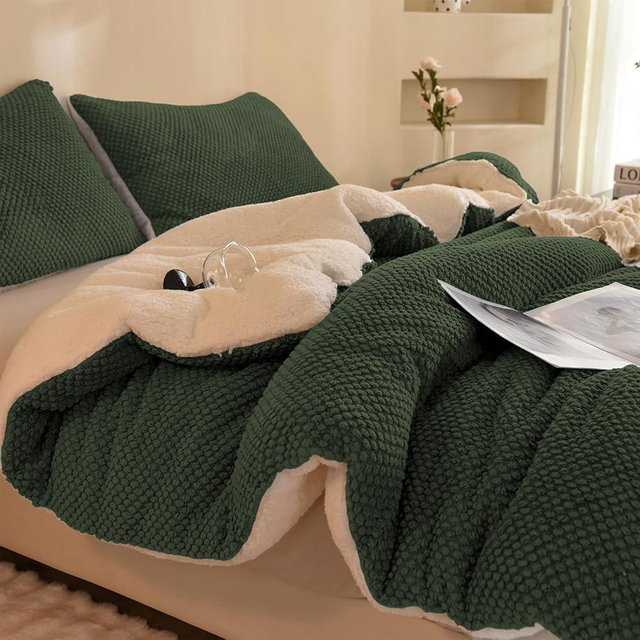 LLanCL 3D Jacquard Design Comforter Set, Ultra-Soft Warm Queen Size Sherpa Fur Plush 3-Pieces Sets Luxury Cozy Bedding with 2 Pillowcases (90"x90", Dark Green)