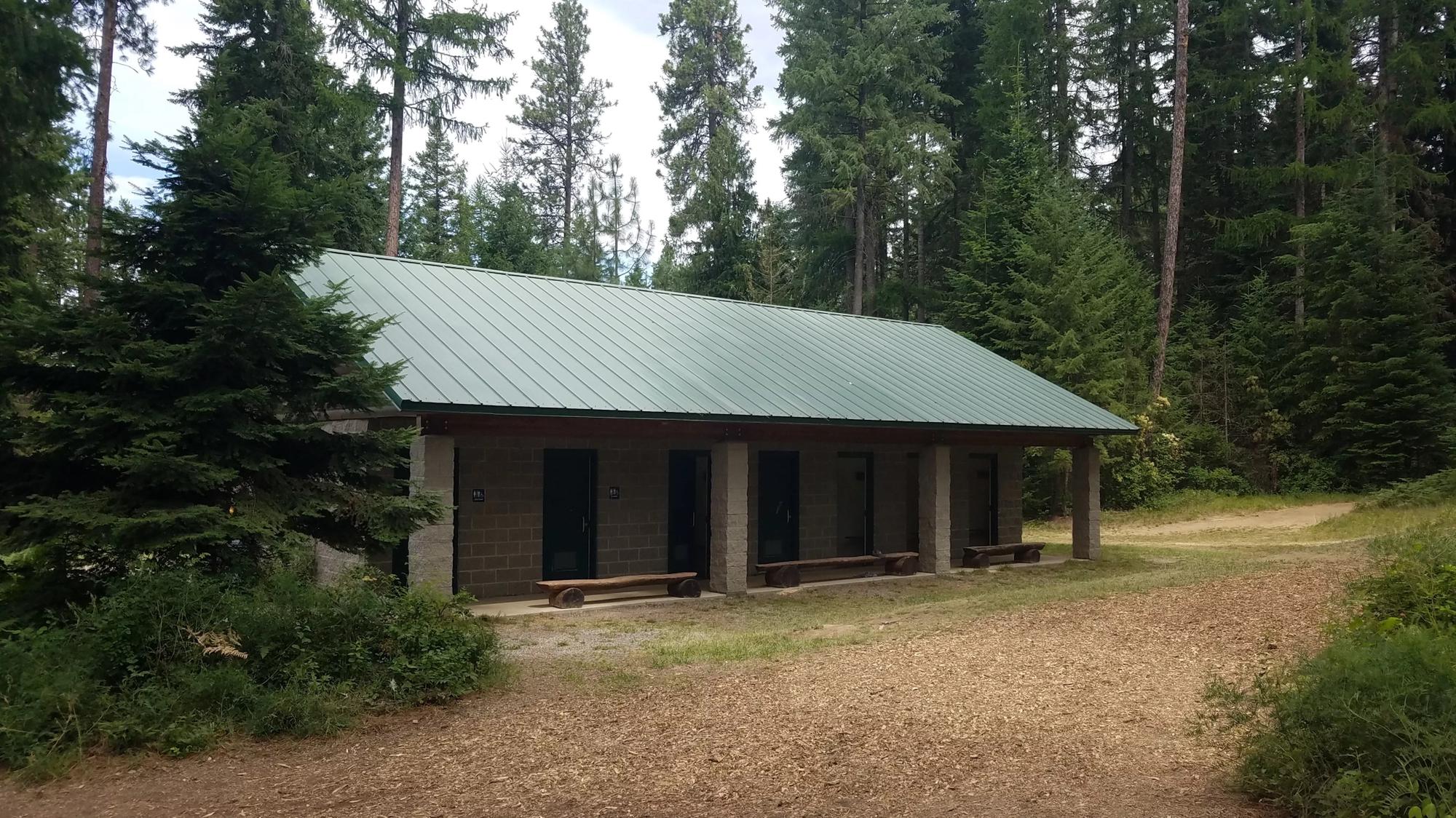 Private shower rooms (bring shower shoes)