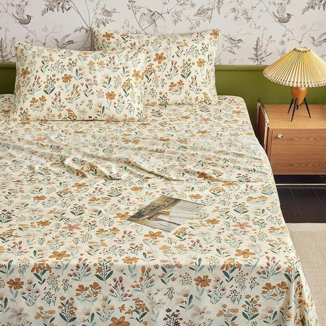 Wake In Cloud - Floral Bed Sheets, 4-Piece Sheet Set, Shabby Chic Flower Pattern Printed Coquette Cottagecore Vintage Aesthetic Bedding, Deep Pocket, Orange Cream, Queen Size