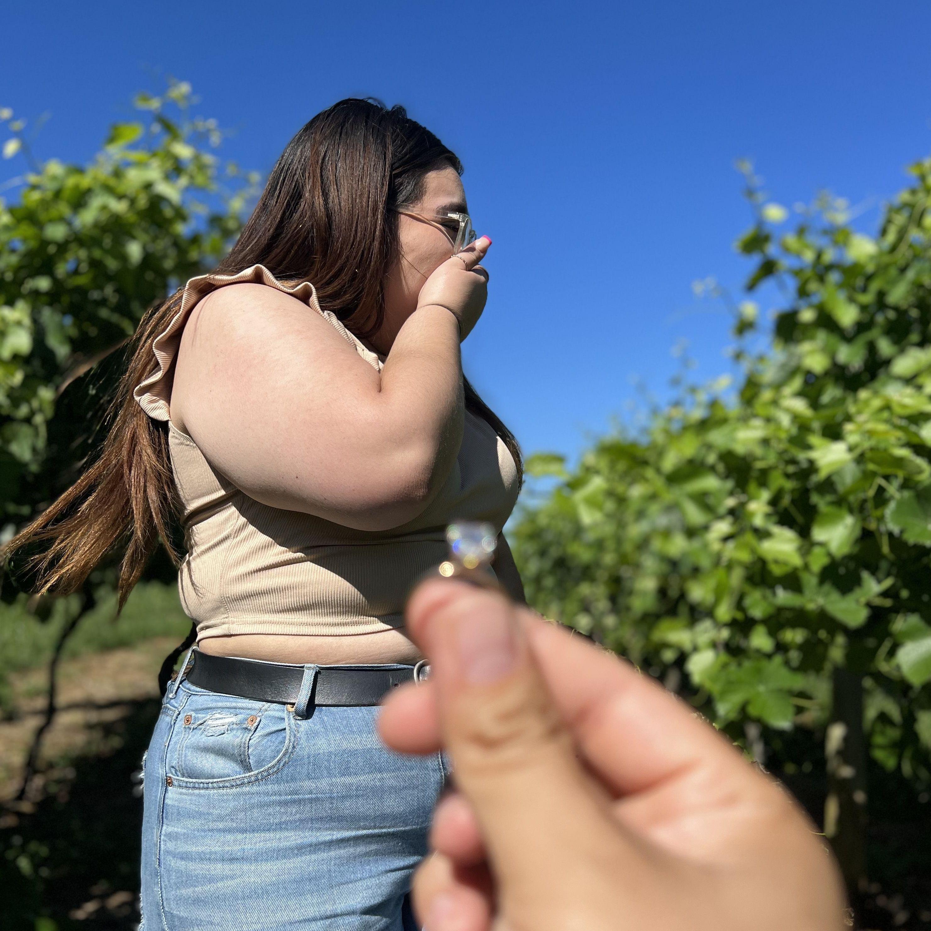 Una de las pocas fotos que tenemos del día que nos comprometimos <3