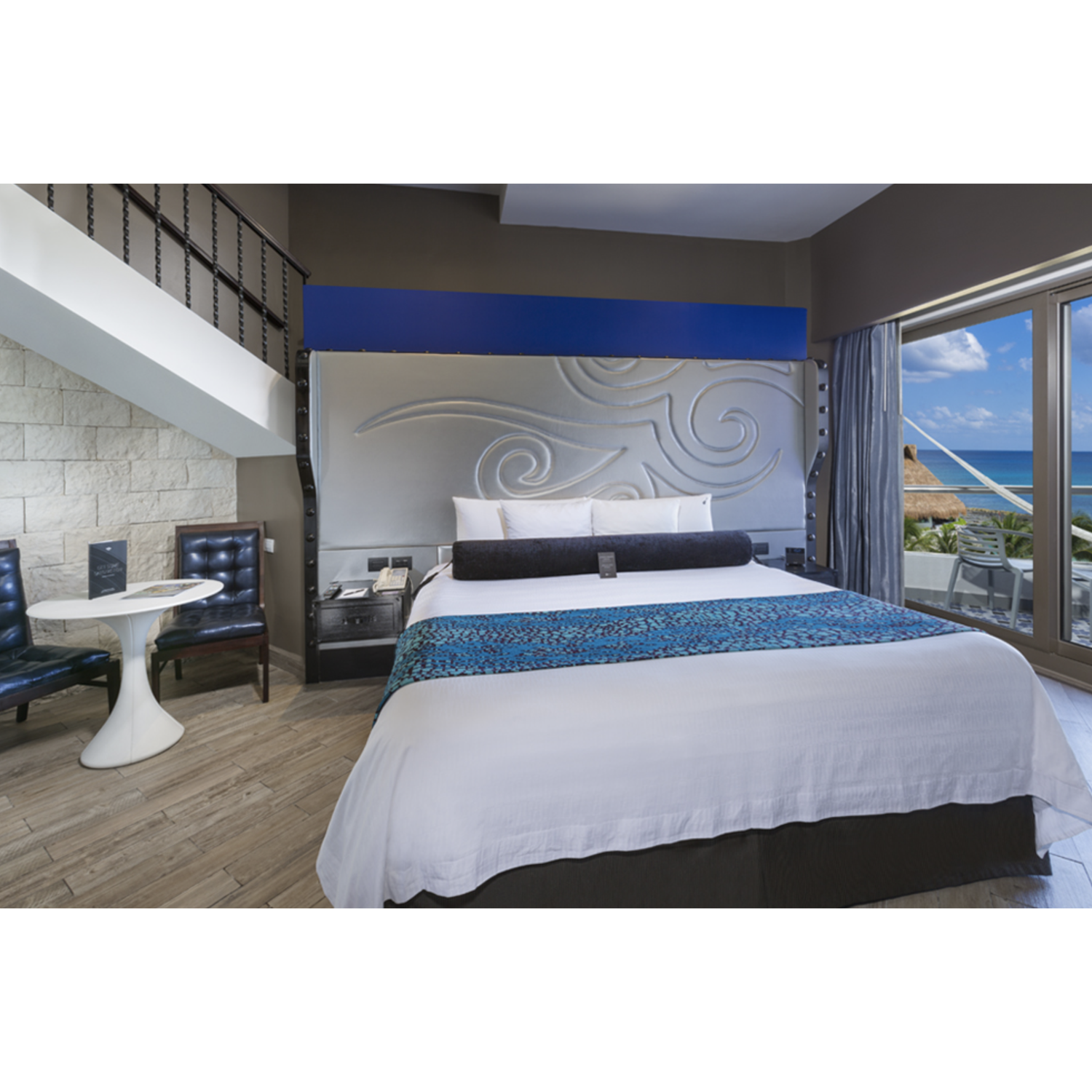Heaven Deluxe Platinum Sky Terrace
(2 Levels)