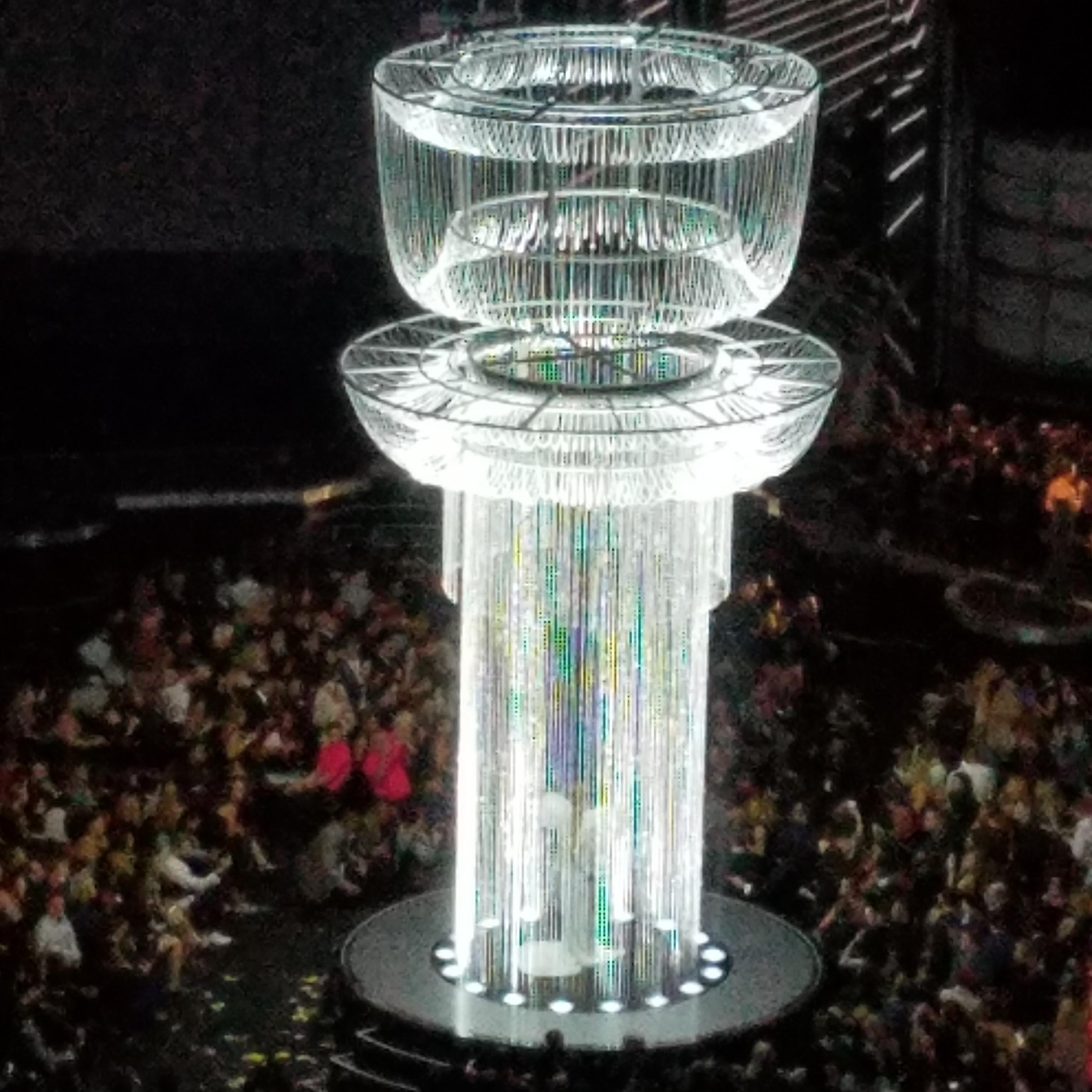Its Celine Dion singing 'My Heart Will Go On'