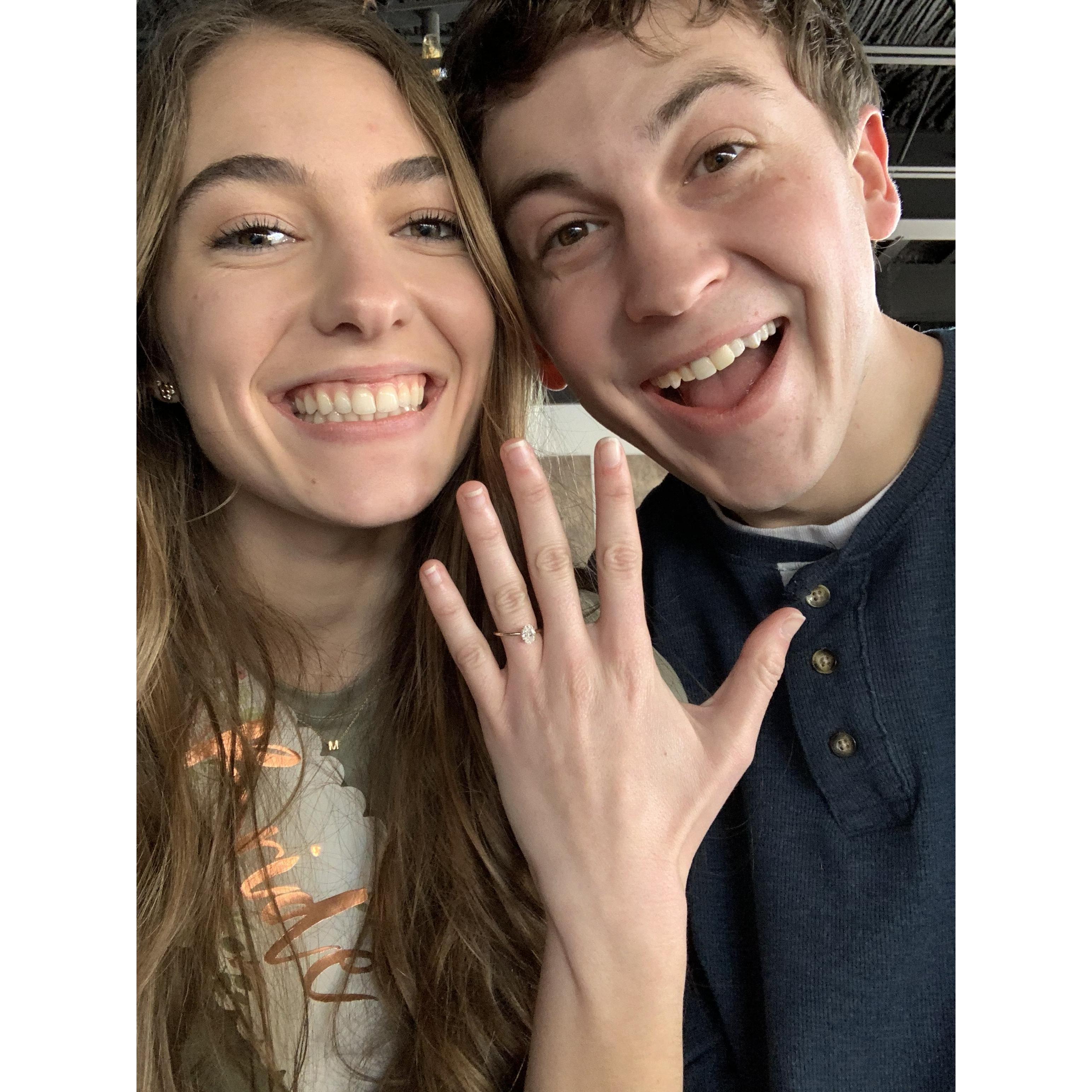 we're engaged!!