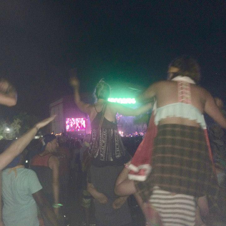 Watching Billy Joel, Jack agreed to let this random girl get on his back