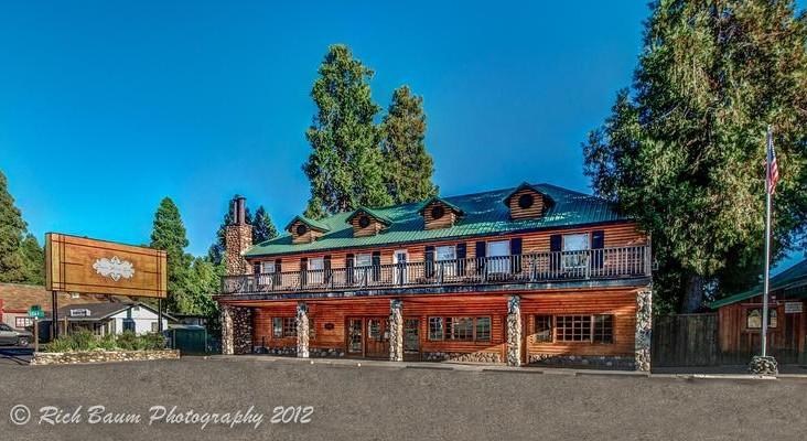 The Wedding Website of Aaron Skinner and Holly Brown