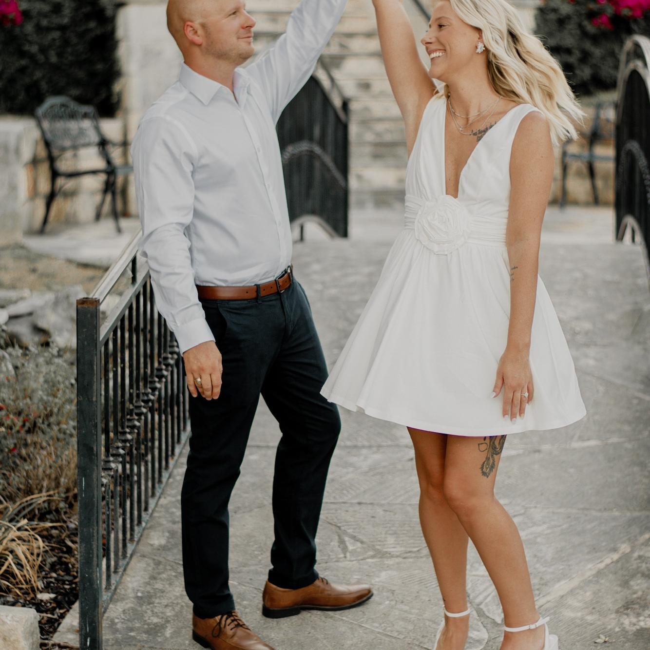 ENGAGEMENT PHOTOS —>