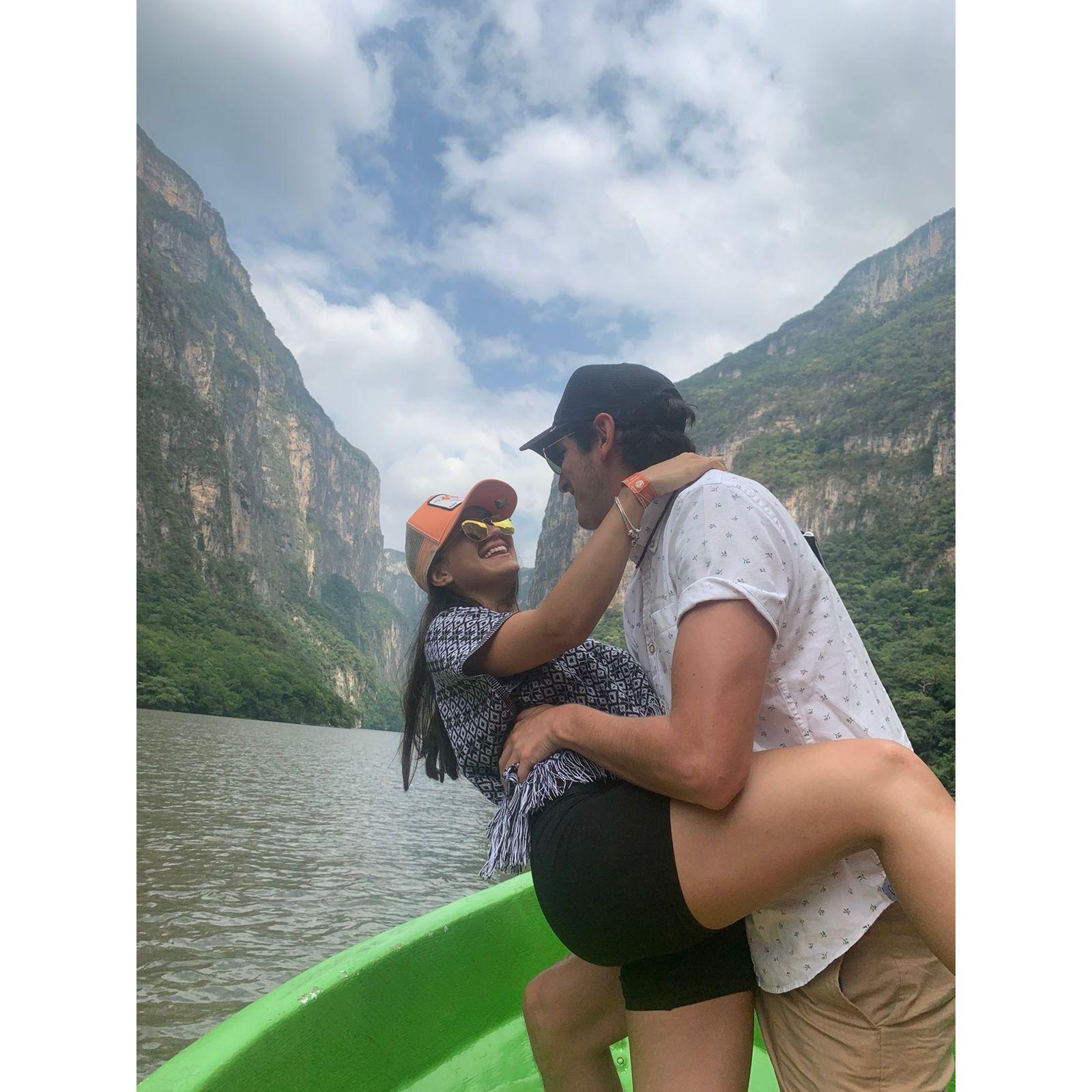 El primer viaje de Luis con toda la familia de Almendra