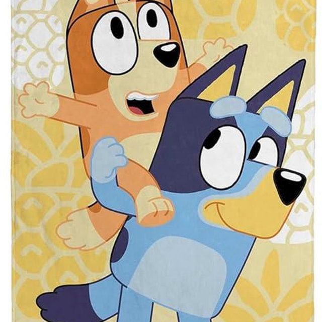 Jay Franco Bluey & Bingo Kids Bath Pool Beach Towel - Super Soft & Absorbent 100% Cotton Towel, Measures 28 x 58