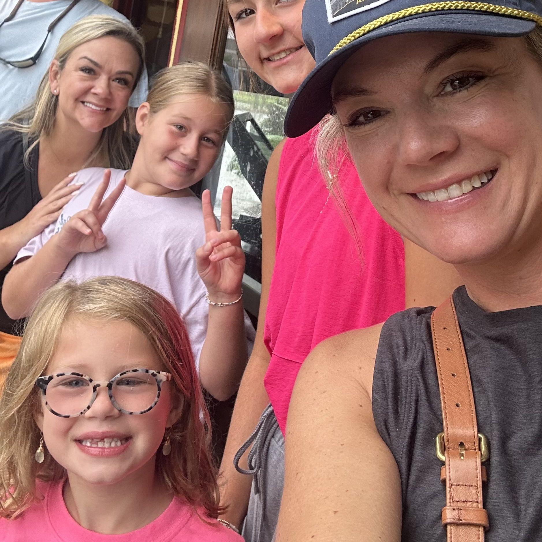 Ellie's Sister Laura and Nieces had a layover in Dallas