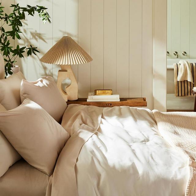 Brooklinen Luxury Percale 4 Piece Sheet Set - 100% Cotton, Queen Size in Pebble Grey - 1 Fitted Sheet, 1 Flat Sheet, 2 Pillowcases | Best Sheets for Hot Sleepers