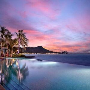 Honolulu Hotel Night