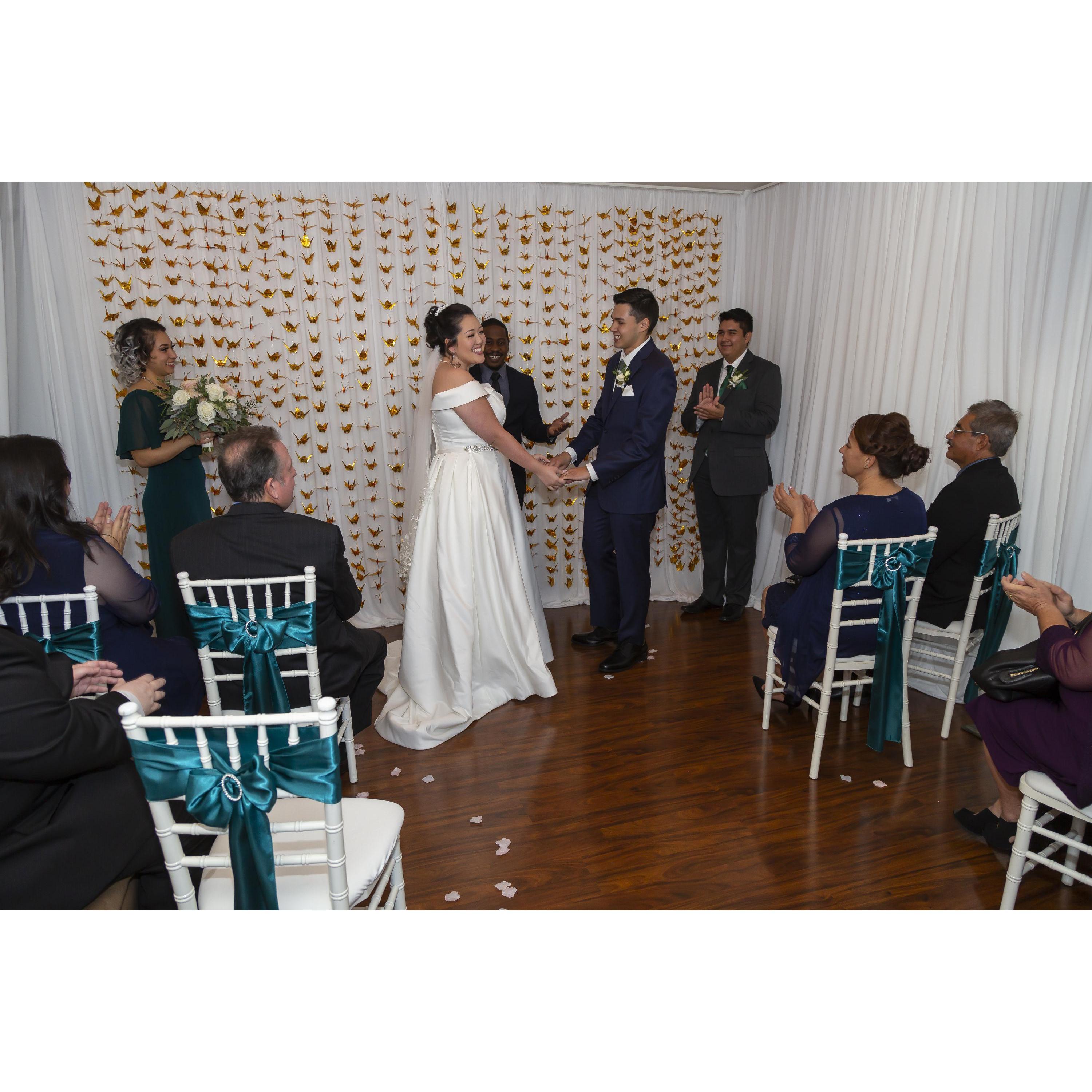 After we were pronounced husband and wife / Después de haber sido declarados marido y mujer.