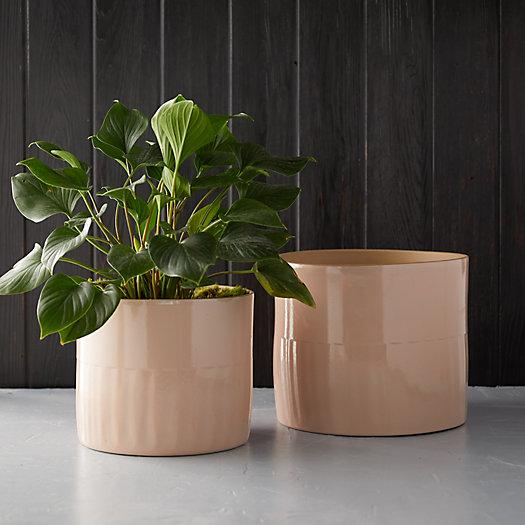 Ribbed Earthenware Pot