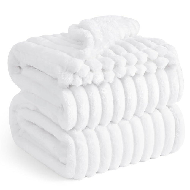 Bedsure White Full Blanket for Bed - GentleSoft Cozy Soft Blankets for Women, Cute Large Throws for Girls, 84x90 Inches