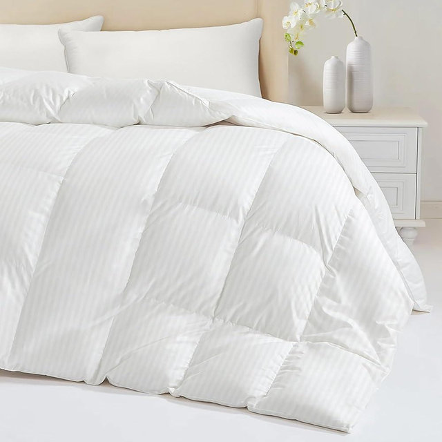 HEYCUZI Down Fiber Feather Comforter King Size - All Season Hotel Duvet Insert, Medium Warmth Ultra-Soft 750 Fill Power Fluffy Premium Comforter with 8 Corner Tabs,0.6CM Stripe Cotton Cover 106”x90”