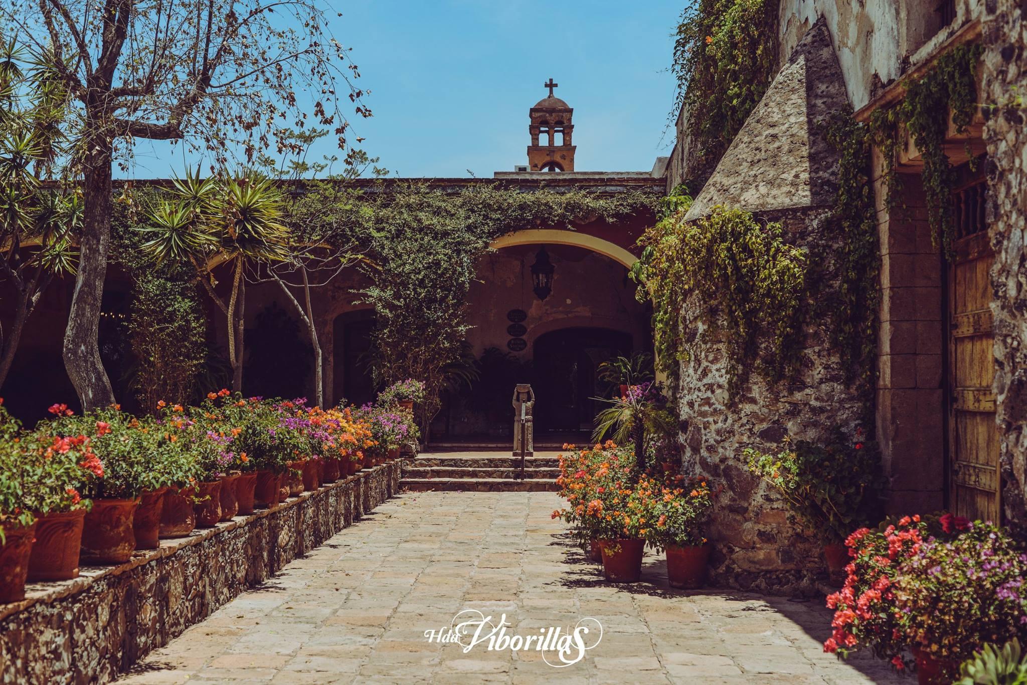The Wedding Website of Maruqui Gómez and Alexander Thompson