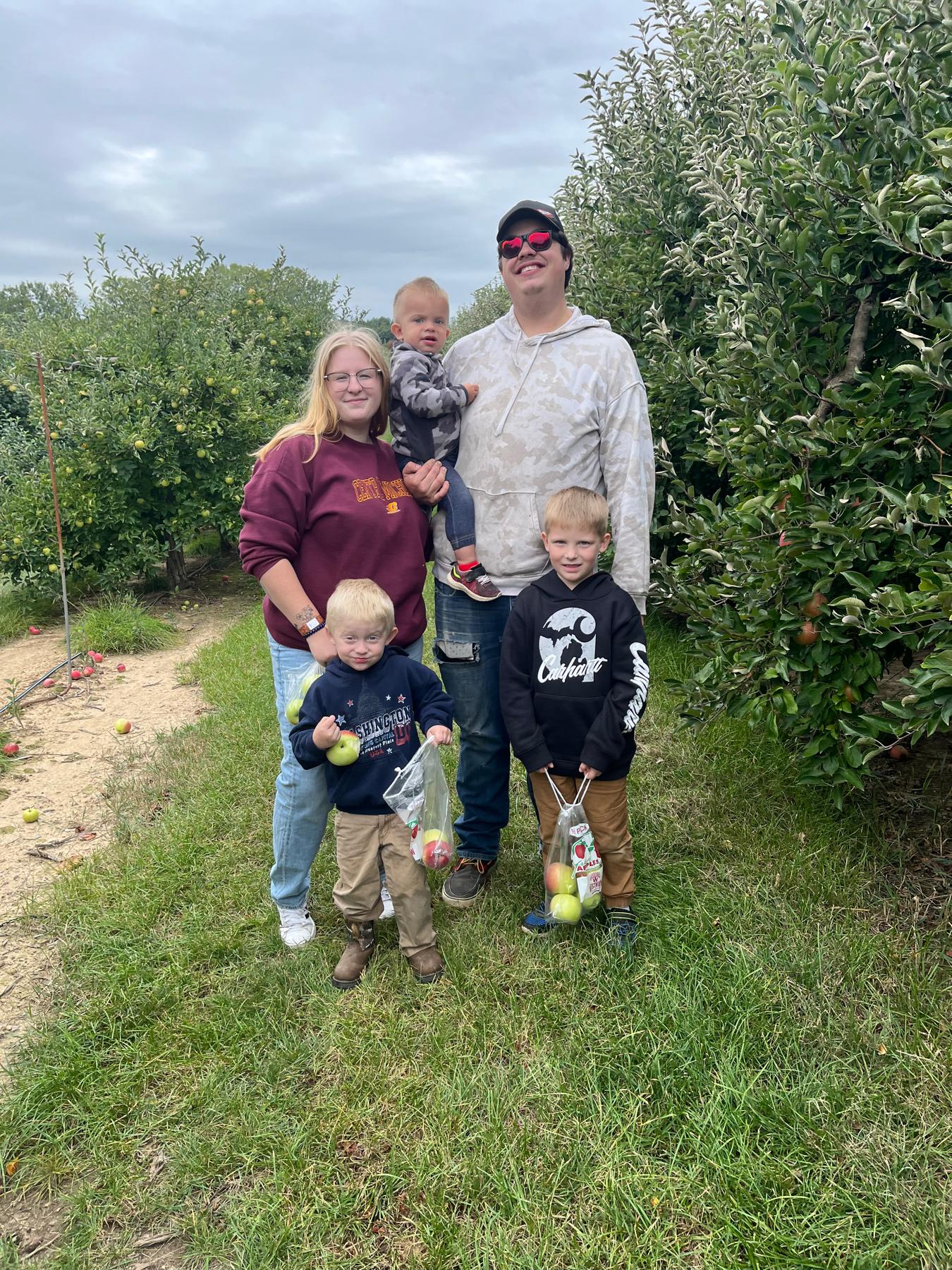 Jakob’s first apple picking 2022❤️