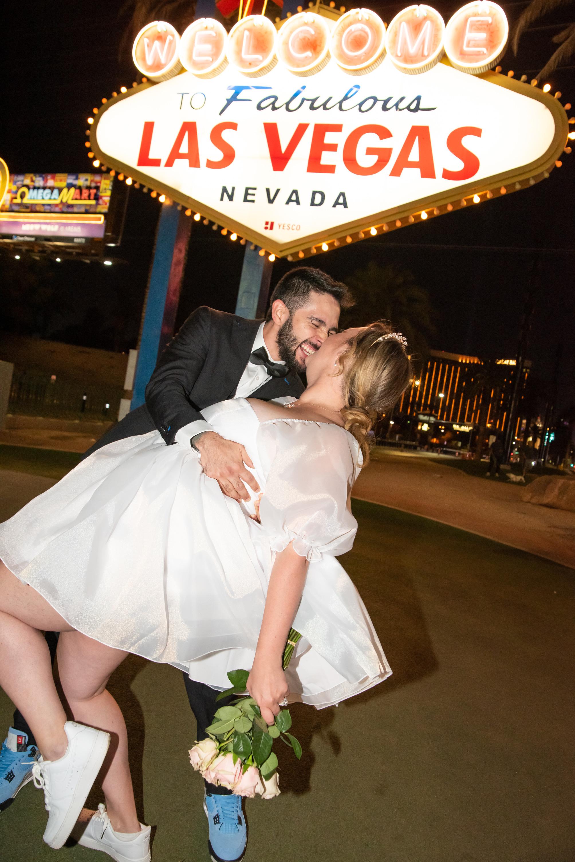 The Wedding Website of Samantha Fontneau and Alejandro Sarmiento Correa