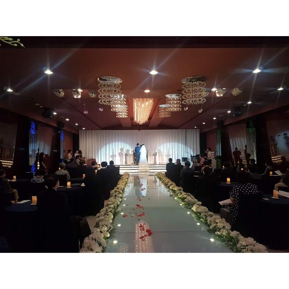 한국에서 가까운 가족들과 함께 작은 결혼식2