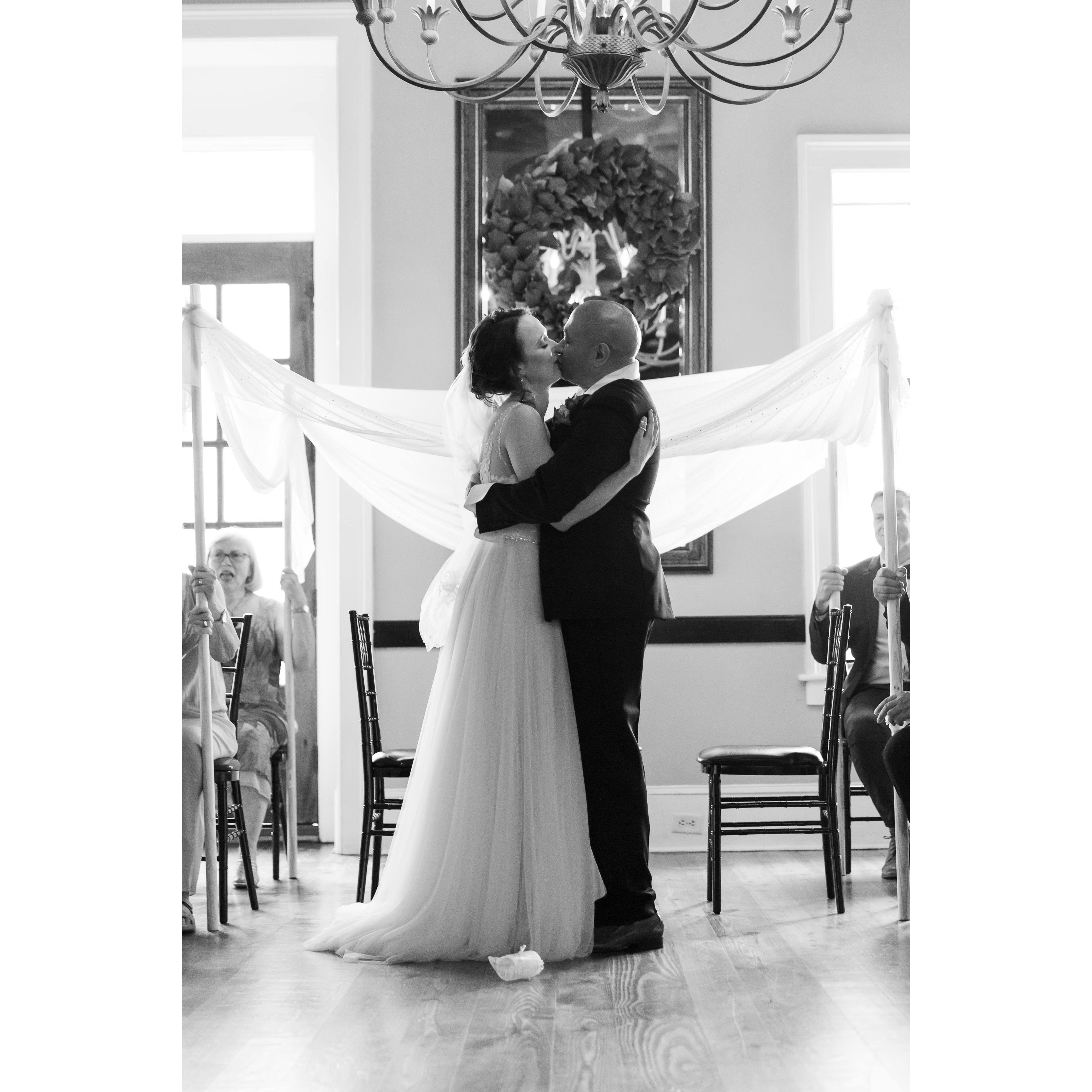 First kiss as husband and wife