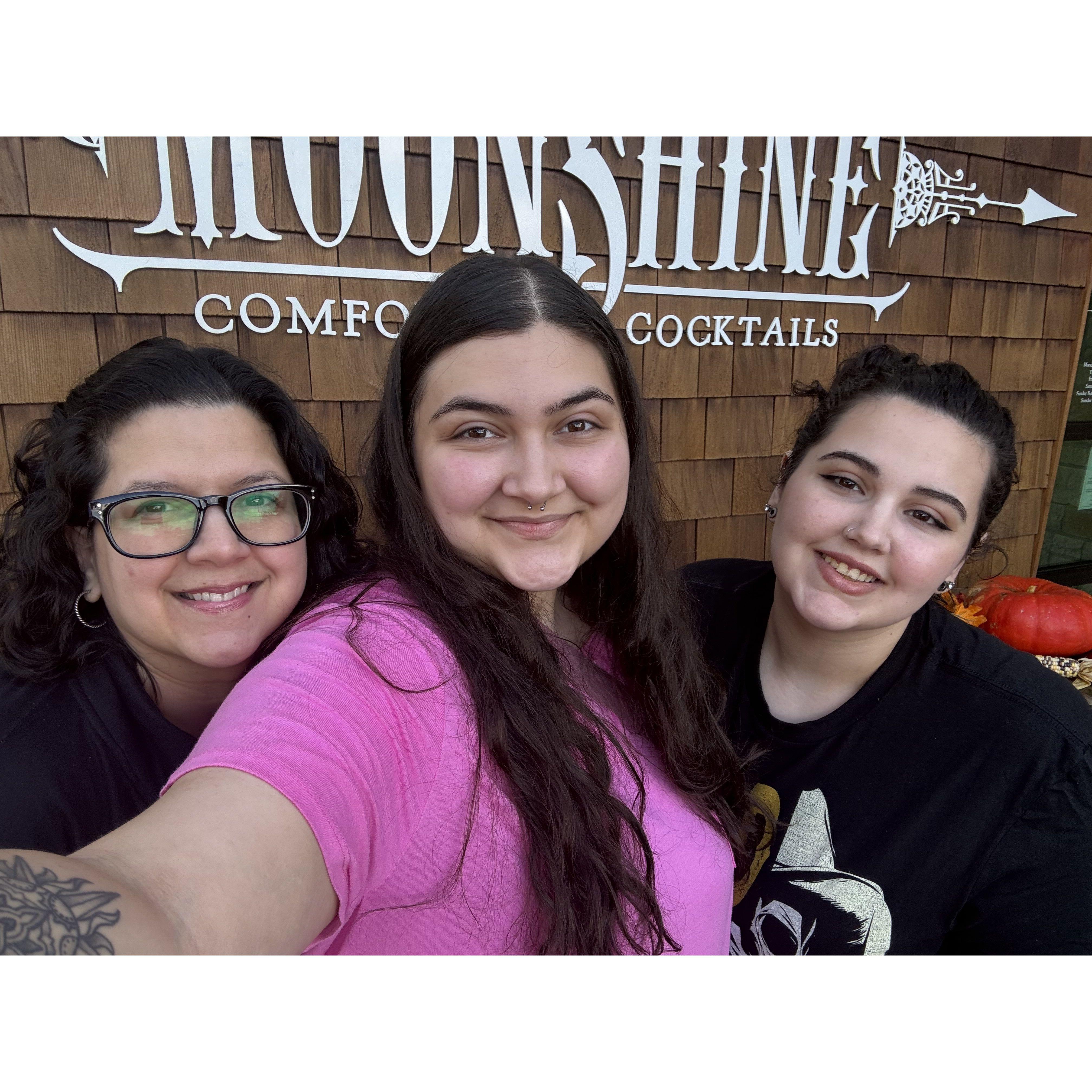 Helena and her mom and sister, 2024.