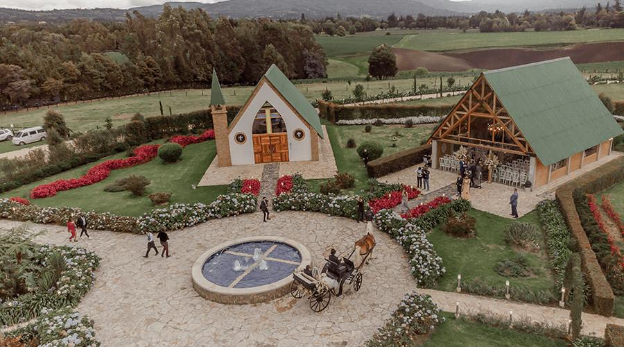 The Wedding Website of Paula Garcia and Victor Amaya