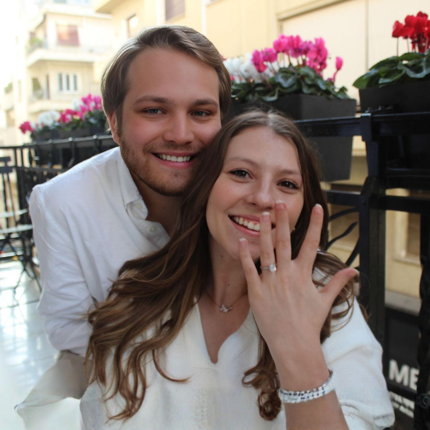 Engaged life looks good in Greece πΈπ