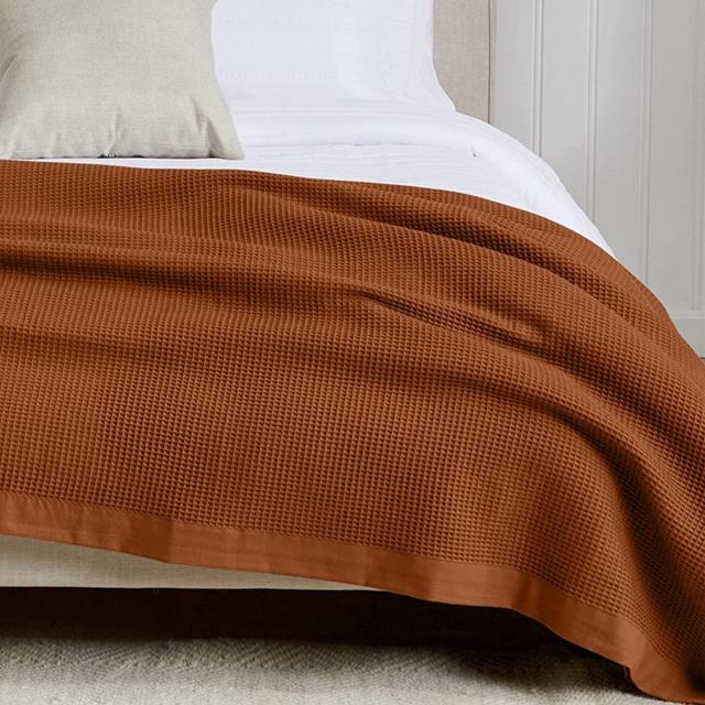Great Bay Home 100% Cotton Terracotta Waffle Weave Full / Queen Blanket | Lightweight and Breathable | Soft Dark Orange Bed Blanket | Perfect for Layering Cotton Blanket | Hazel Collection from