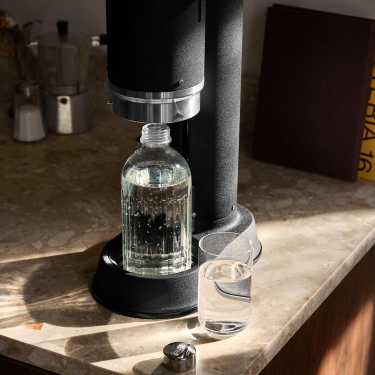 Aarke, Carbonator Pro with Co2 Cylinder | Zola