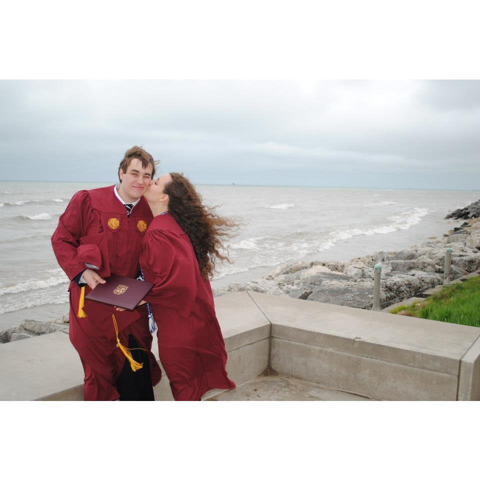 May 2013: We graduate from Loyola. Little did we know we would be married here in the future!

Maj 2013: Kończymy studia w Loyoli. Nie wiedzieliśmy, że w przyszłości będziemy mieć tu ślub!