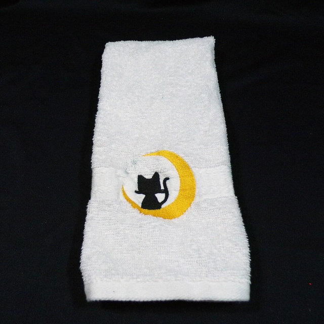 Embroidered Cat on Moon Hand Towel – Anime Manga Gift