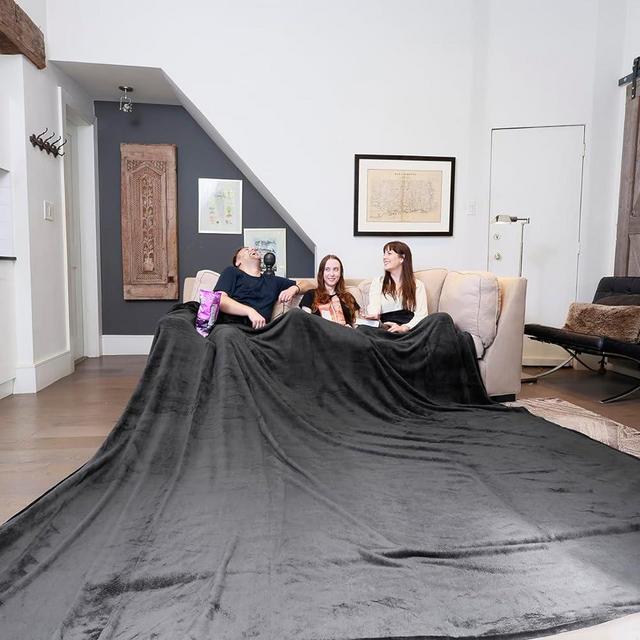 COOVA Big Soft Fleece Blanket 300GSM Larger King Size 120x120 inches Lightweight, Pround True No-Seam Design for All Seasons, Cosy Breathable Family Blanket for Bed, Sofa, Couch, and Camping, Grey