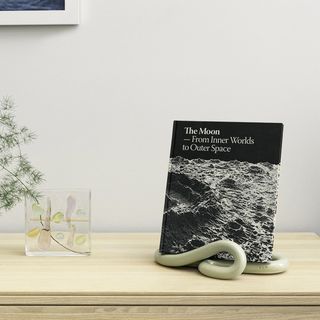 Lumbra Book Stand