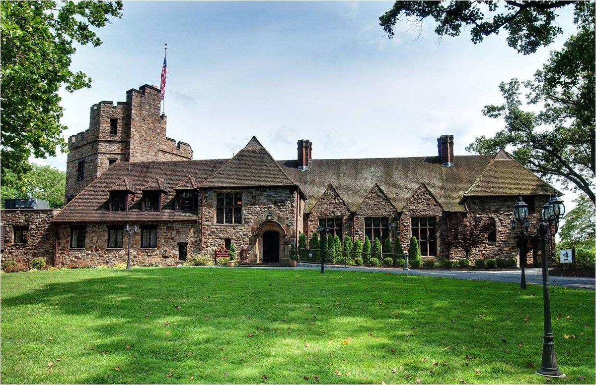 The Wedding Website of Gabrielle Biagi and Nicholas Jones